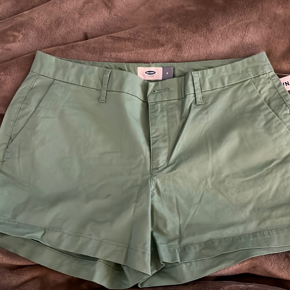 Old Navy size 8 short 3 1/2 inch inseam